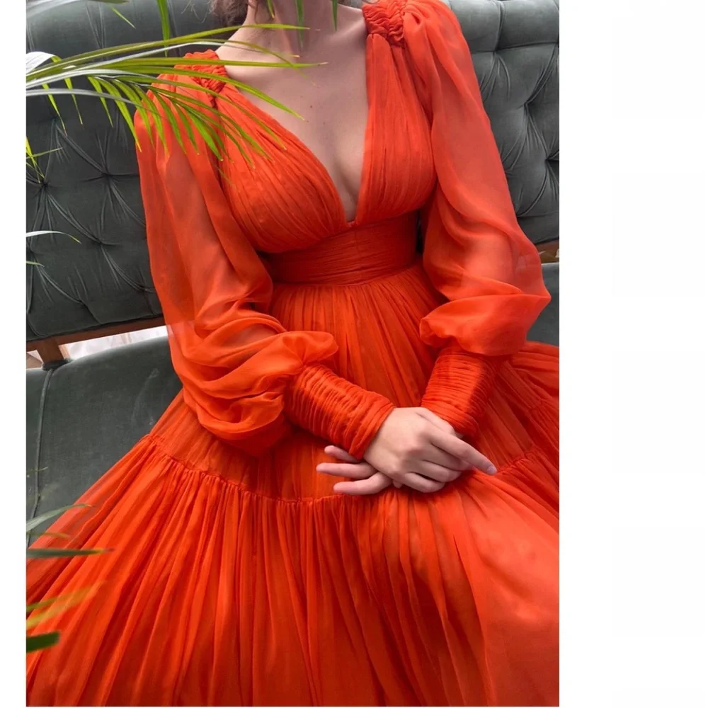 Gown dress Perfect for photo shoot 🧡 - Picture 4 of 16